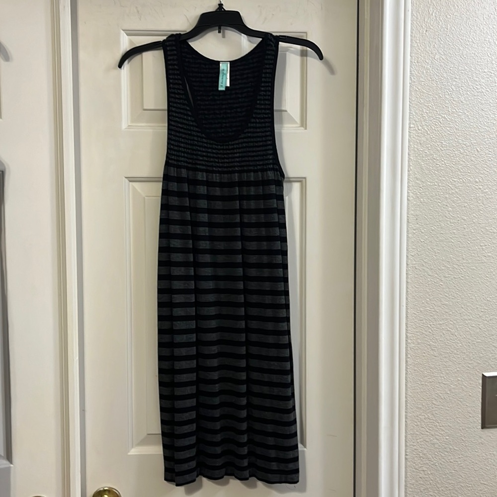 Womens dress EUC smoke free home size M/L
